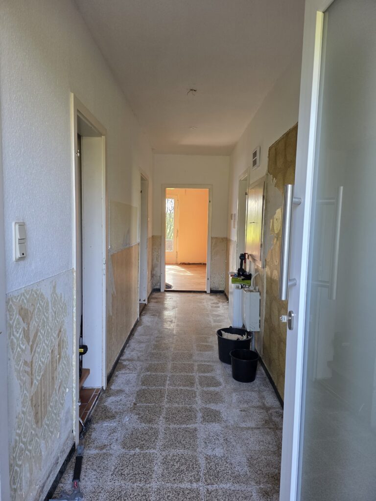 Flur ohne Holzwand